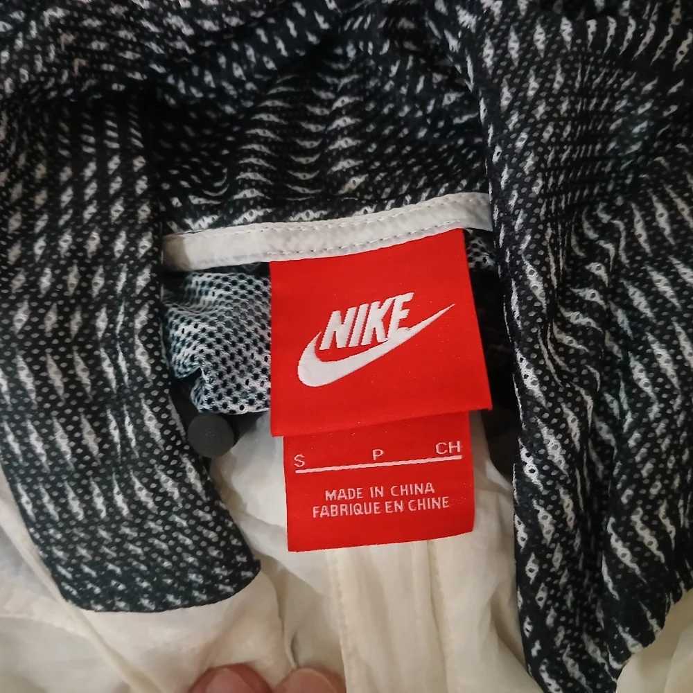 Nike Jacket - Picture 3 of 5